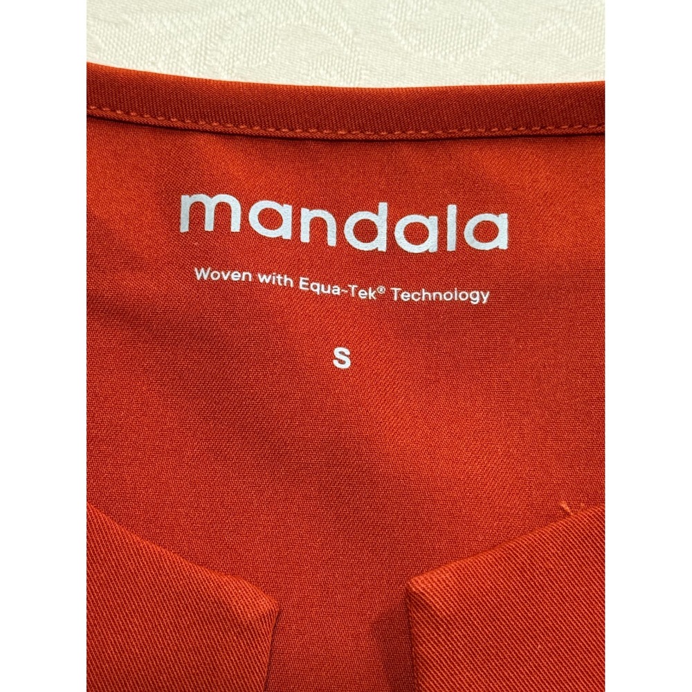 Mandala Women's Rust Orange V Neck Scrub‎ Top With Pockets Size Small Nursing - Picture 3 of 9